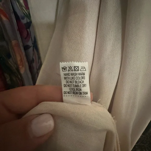 Aratta Robe - Picture 6 of 11